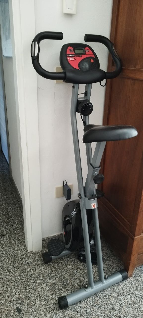 Bicicleta ergométrica para movimento em casa